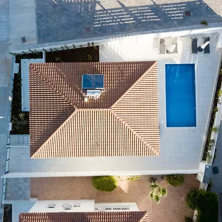فيلة Pernera Family Villas *