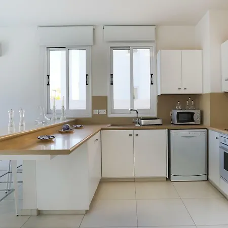 Pernera Family Villas فيلة بروتاراس