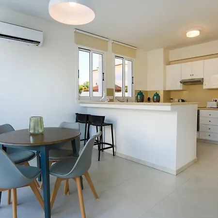 Pernera Family Villas فيلة *