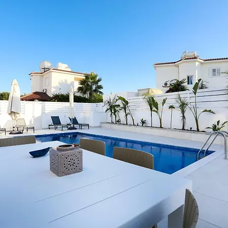 فيلة Pernera Family Villas بروتاراس