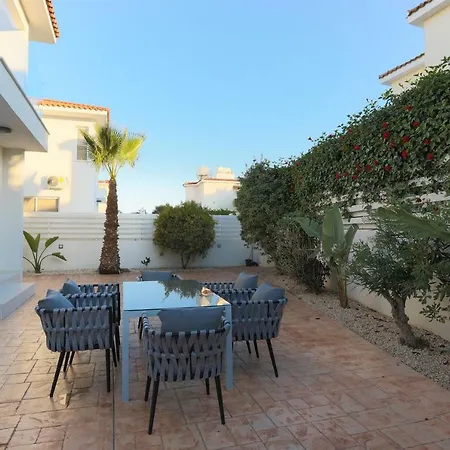 فيلة Pernera Family Villas بروتاراس