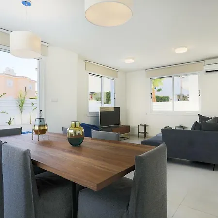 فيلة Pernera Family Villas